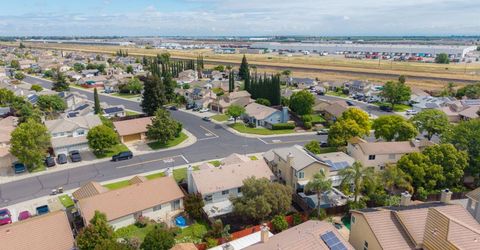 830 Sugar Pine Dr, Lathrop, CA 95330 Photo