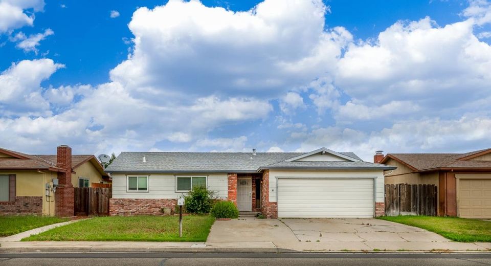 1244 W J St, Oakdale, CA 95361 Photo