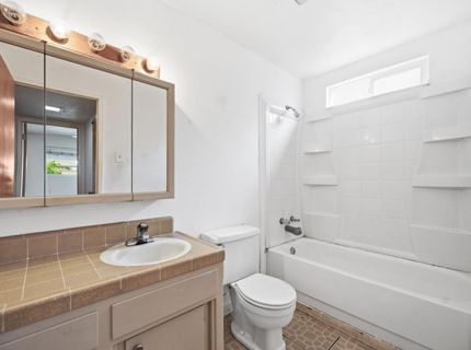 1244 W J St, Oakdale, CA 95361 Photo