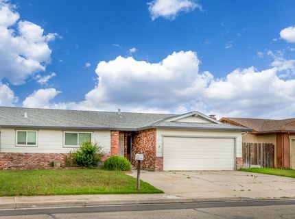 1244 W J St, Oakdale, CA 95361 Photo