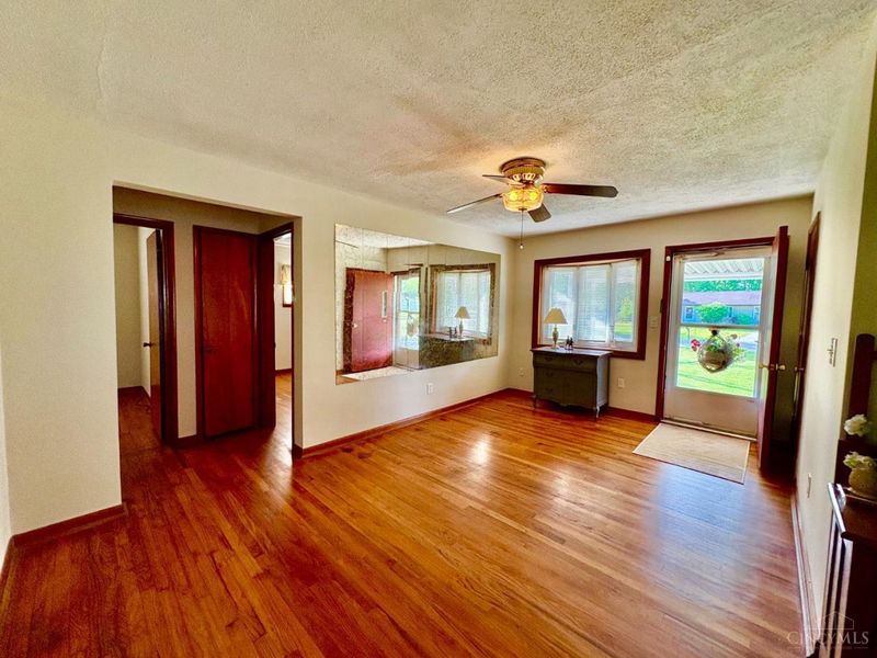 1811 Lois Lane, Goshen Twp, OH 45122 Photo 4