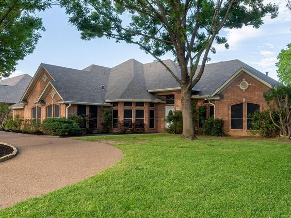 5709 Hidden Oaks Drive, Colleyville, TX 76034