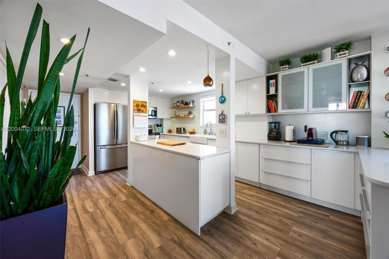 2829 Indian Creek Dr , Unit 1002, Miami Beach, FL 33140 Photo