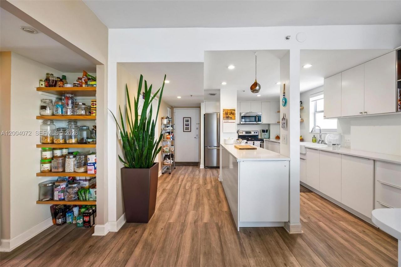 2829 Indian Creek Dr , Unit 1002, Miami Beach, FL 33140 Photo