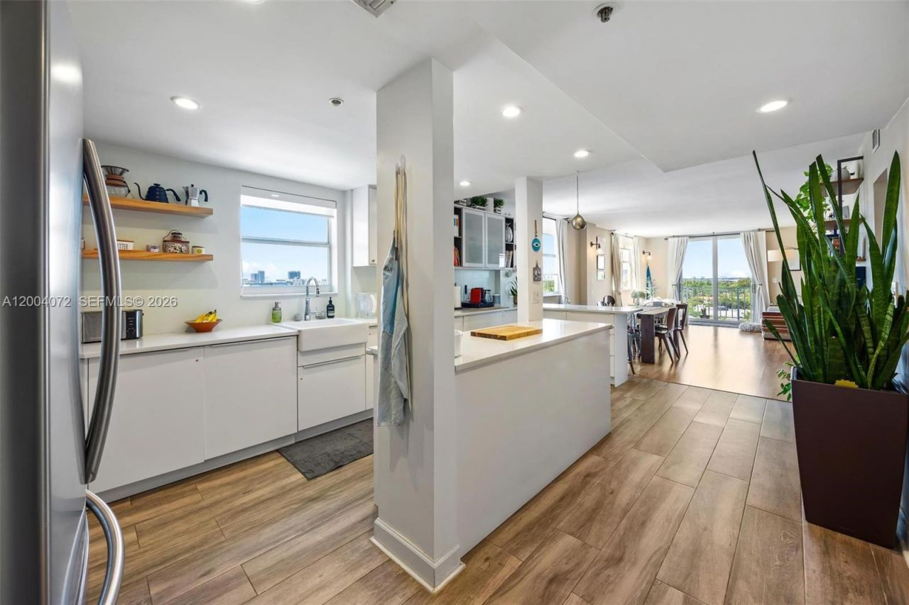 2829 Indian Creek Dr , Unit 1002, Miami Beach, FL 33140 Photo