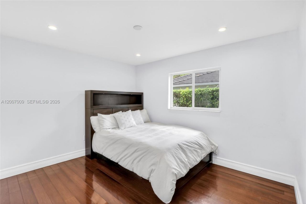 5106 S Le Jeune Rd. , Coral Gables, FL 33146 Photo