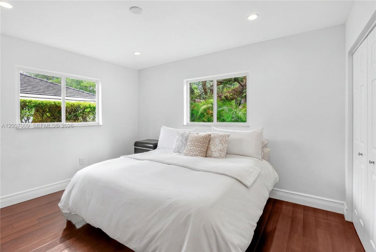 5106 S Le Jeune Rd. , Coral Gables, FL 33146 Photo