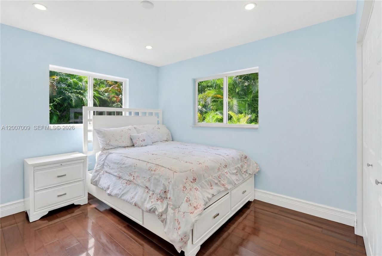 5106 S Le Jeune Rd. , Coral Gables, FL 33146 Photo