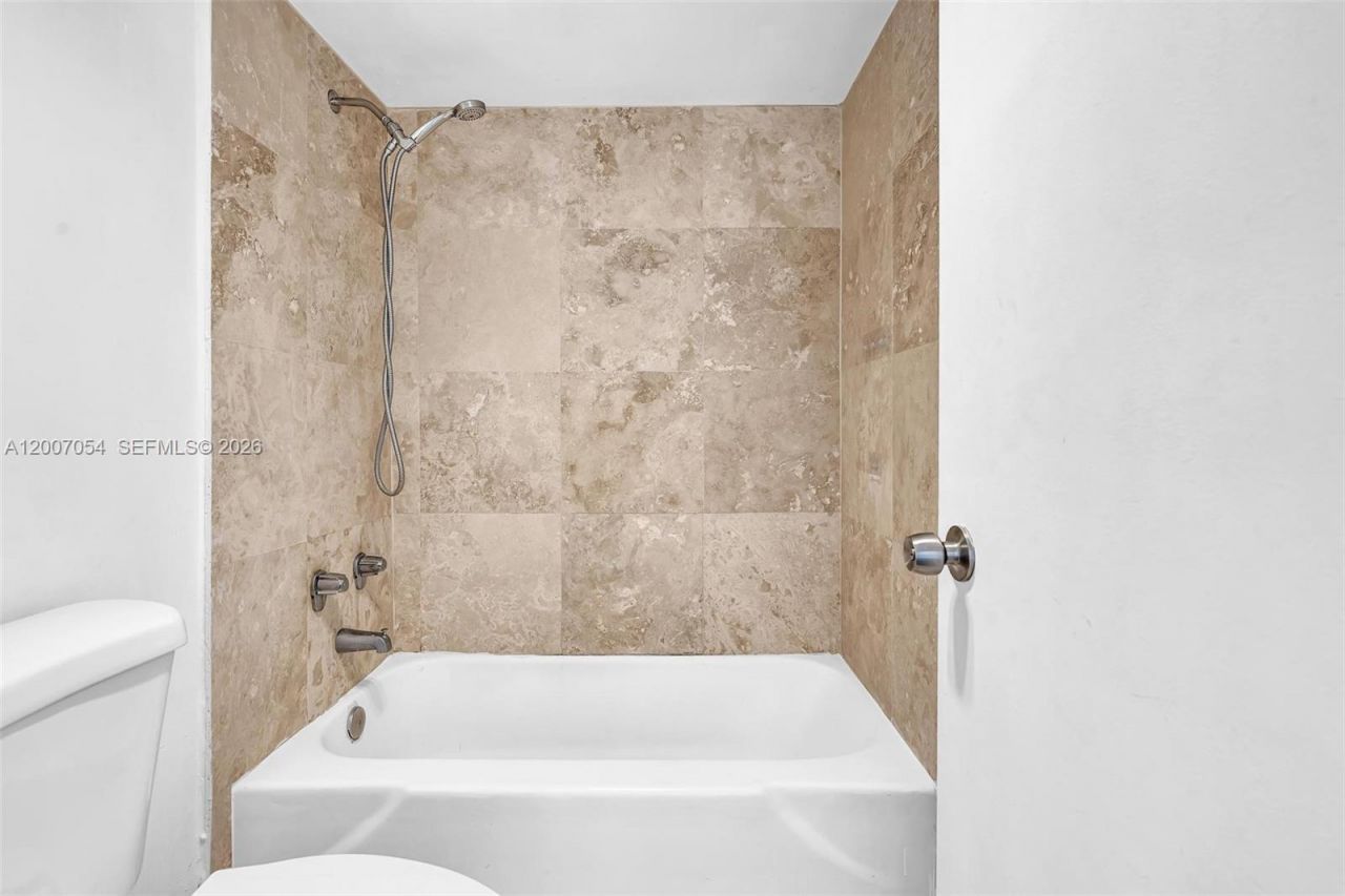 500 Bayview Dr , Unit 228, Sunny Isles Beach, FL 33160 Photo