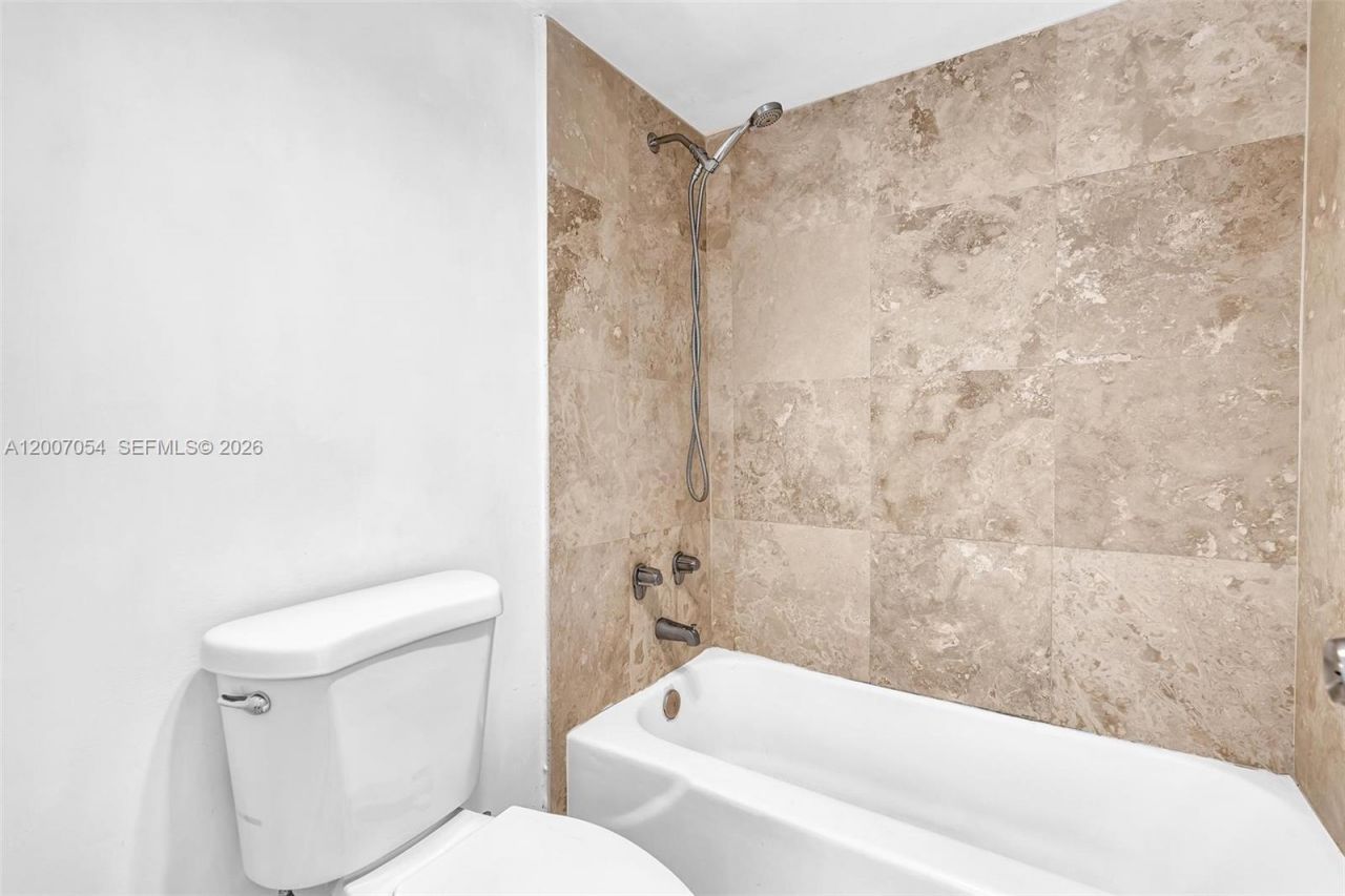 500 Bayview Dr , Unit 228, Sunny Isles Beach, FL 33160 Photo