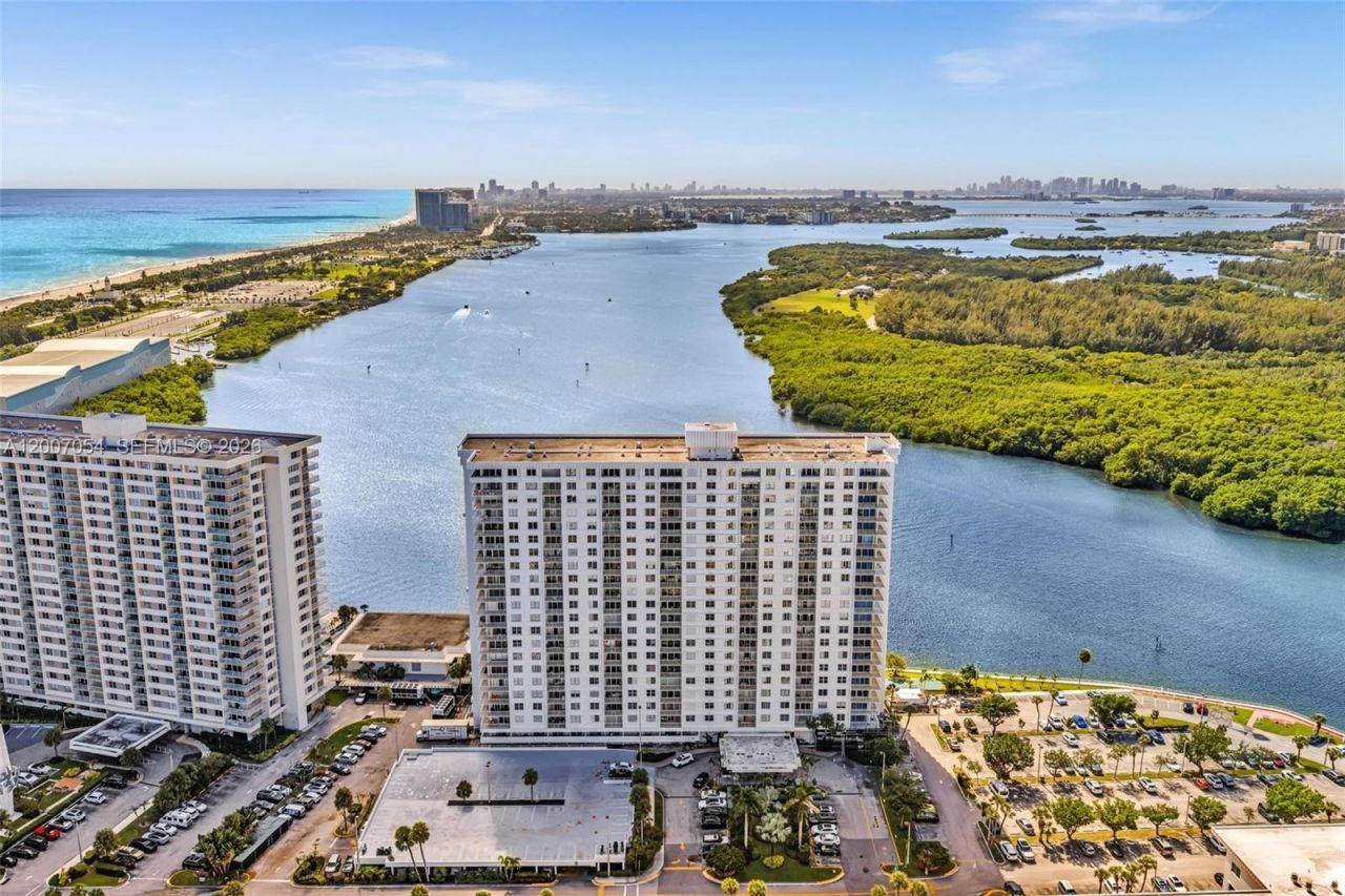 500 Bayview Dr , Unit 228, Sunny Isles Beach, FL 33160 Photo
