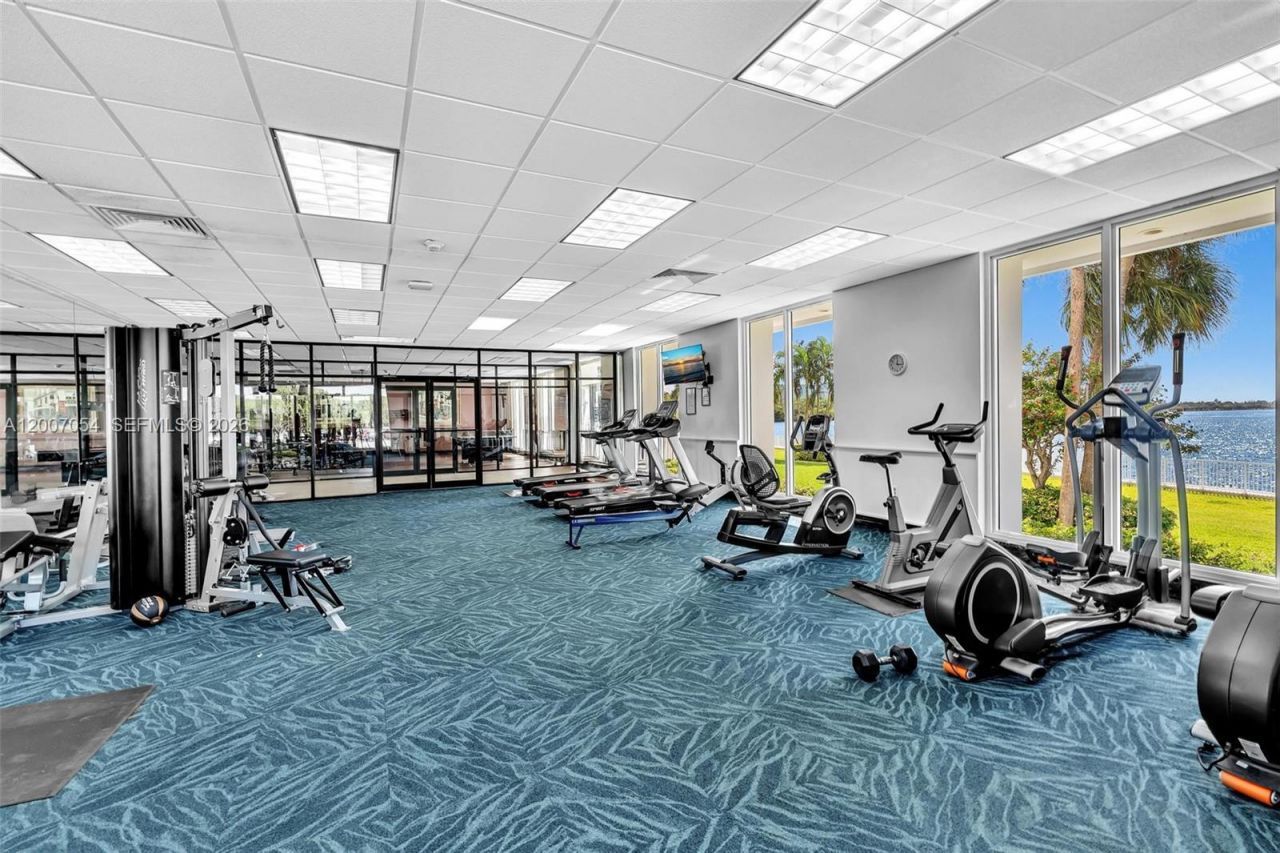 500 Bayview Dr , Unit 228, Sunny Isles Beach, FL 33160 Photo