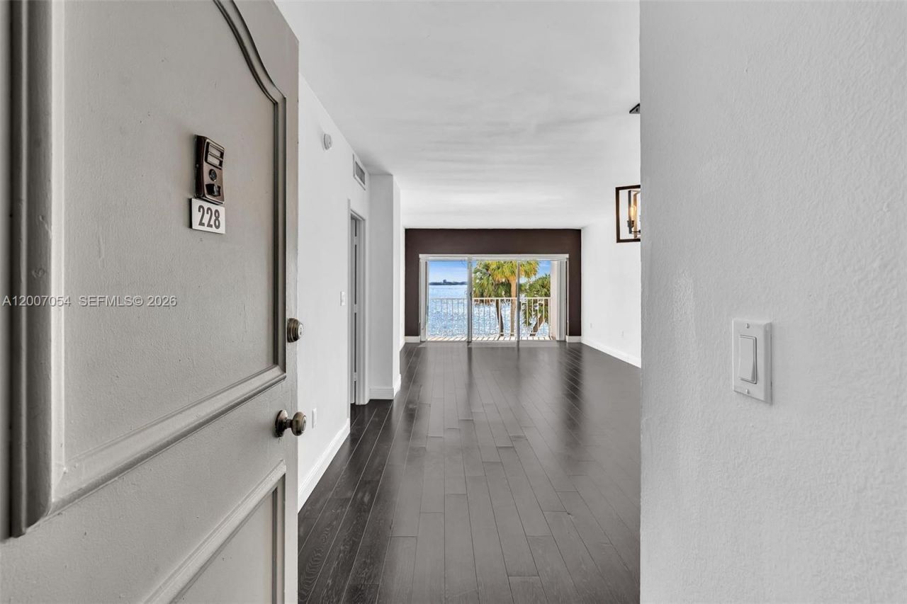 500 Bayview Dr , Unit 228, Sunny Isles Beach, FL 33160 Photo
