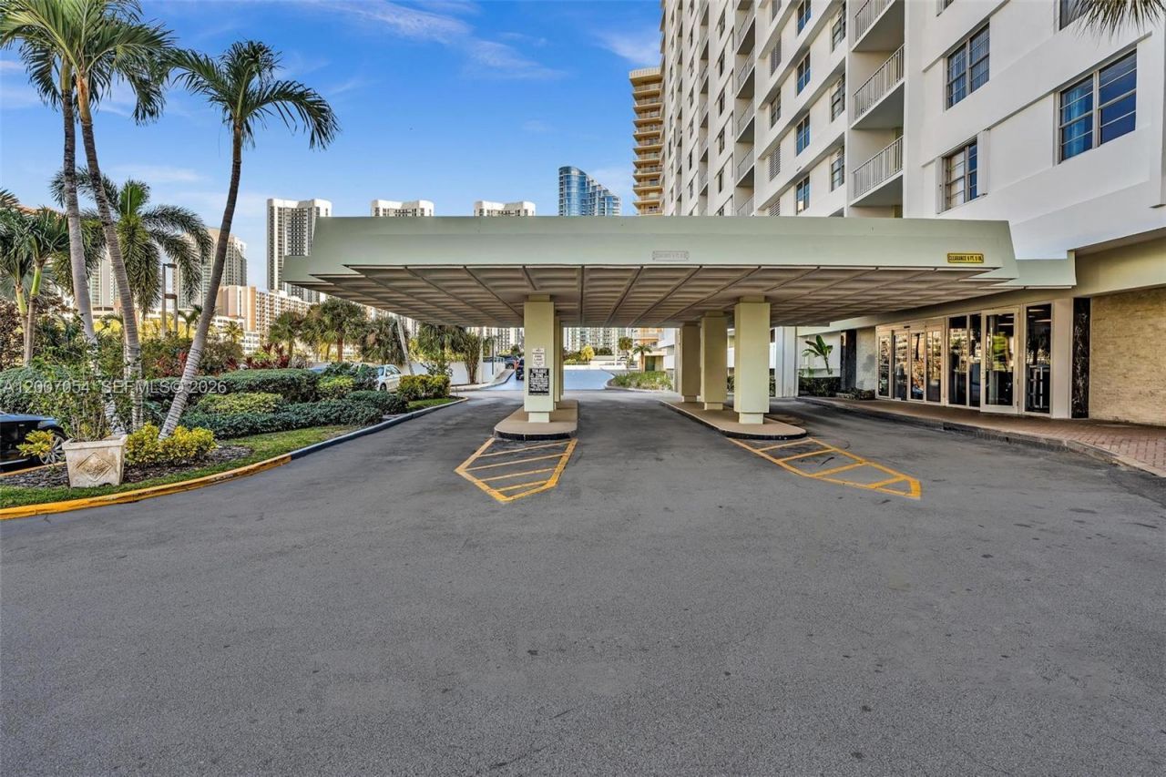 500 Bayview Dr , Unit 228, Sunny Isles Beach, FL 33160 Photo