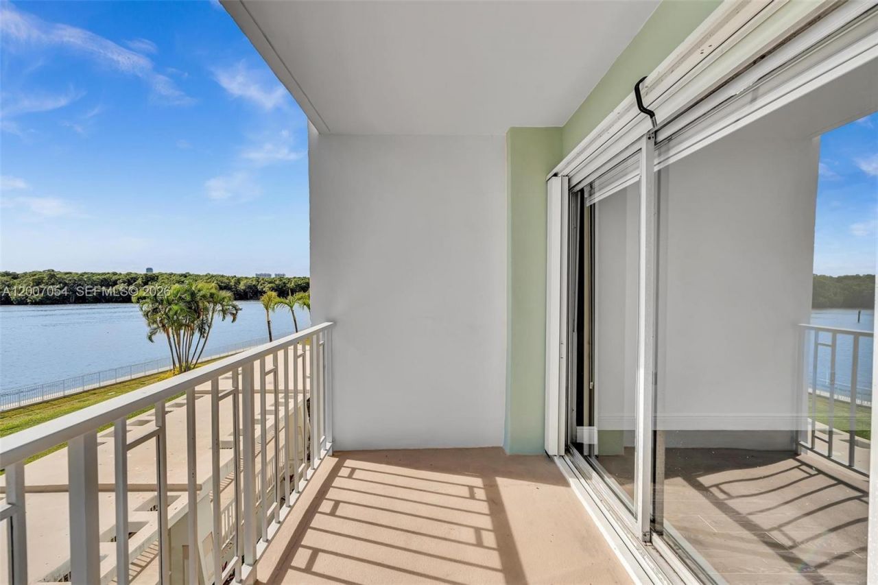 500 Bayview Dr , Unit 228, Sunny Isles Beach, FL 33160 Photo