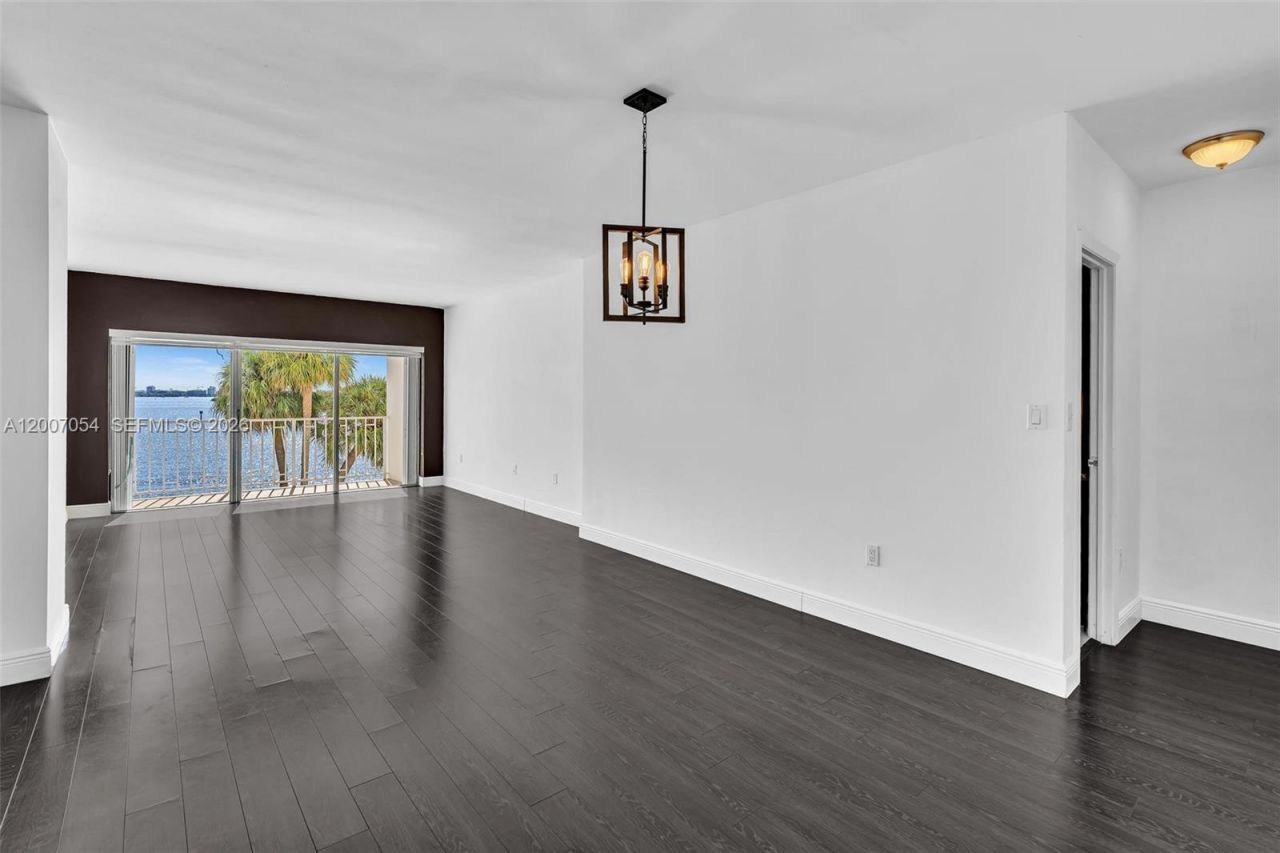 500 Bayview Dr , Unit 228, Sunny Isles Beach, FL 33160 Photo