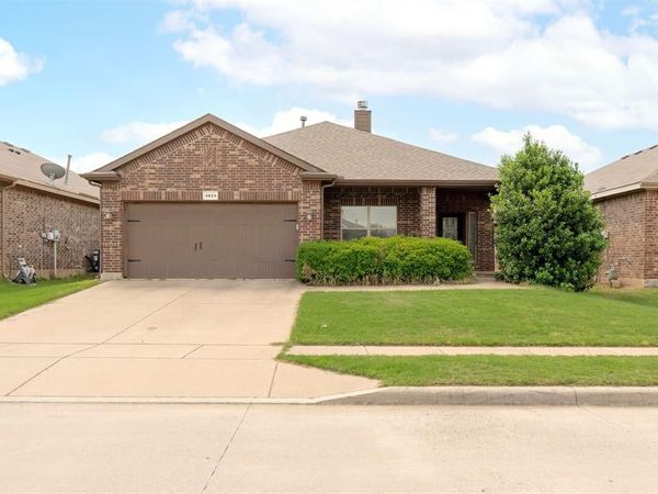 4821 Willow Branch Court , Fort Worth, TX 76036