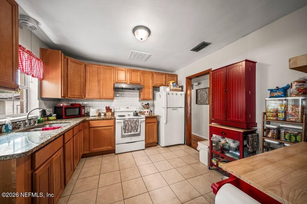 5810 Cherry Laurel Drive, Jacksonville, FL 32210 Photo