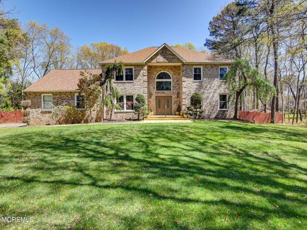 8 Decicco Drive, Freehold, NJ 07728