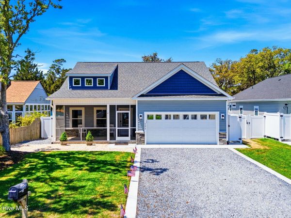 121 NW 12th Street, Oak Island, NC 28465