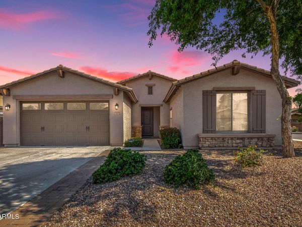 2695 E RAKESTRAW Lane, Gilbert, AZ 85298