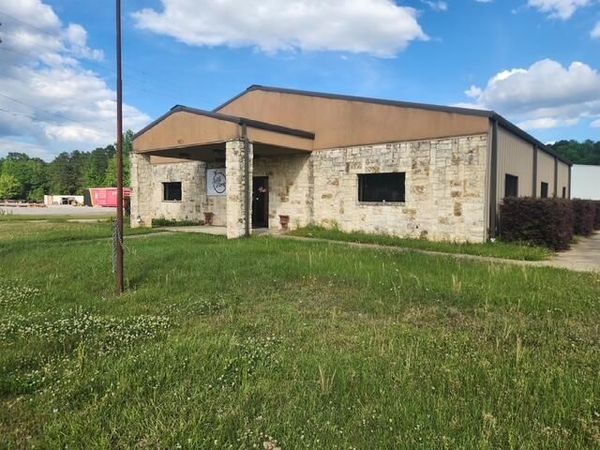 909 University Parkway , Leesville, LA 71446