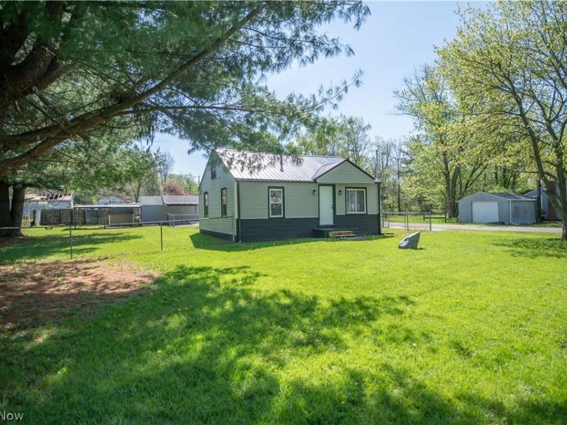 324 Charlotte Avenue SE, Canton, OH 44707 Photo 2