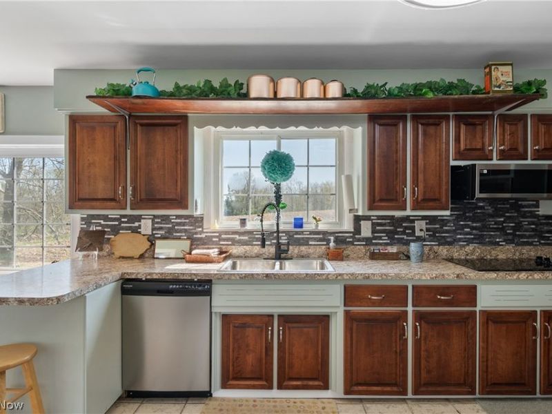 5261 Dailey Road, New Franklin, OH 44319 Photo 3