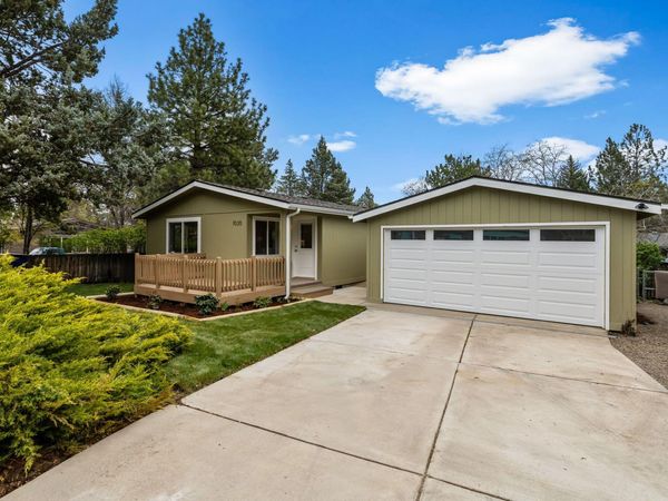 1030 SE Castlewood Drive, Bend, OR 97702