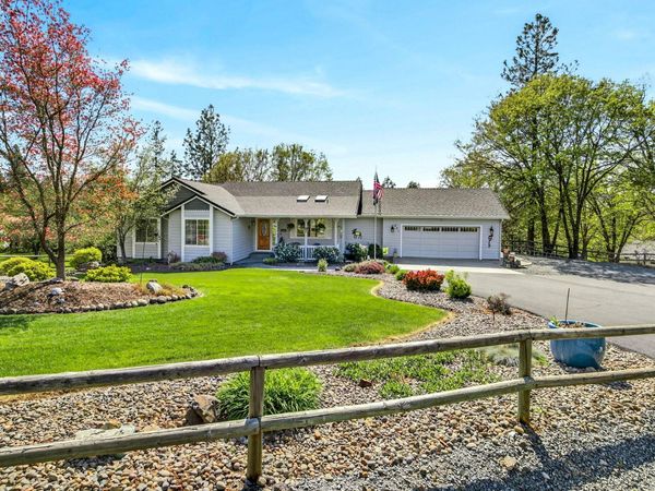 221 Lauer Way, Grants Pass, OR 97526