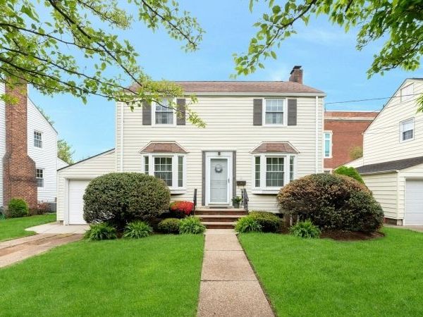 17 Brookdale Rd, Bloomfield, NJ 07003