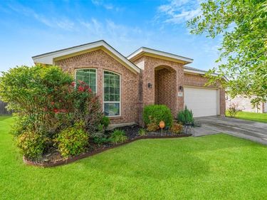 945 Abigale Lane, Dallas, TX 75253