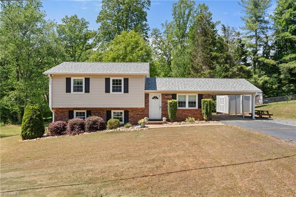 606 Merriweather Drive, King, NC 27021 Main Photo