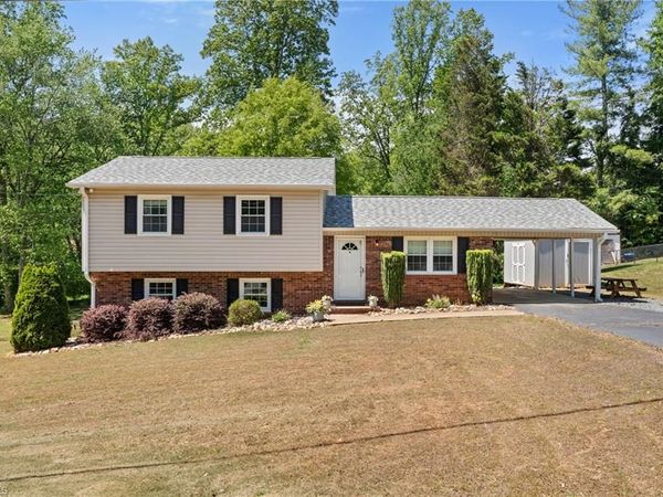 606 Merriweather Drive, King, NC 27021