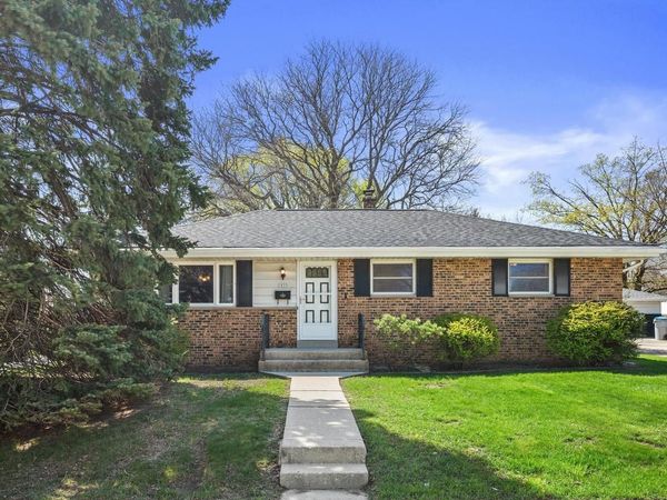 1835 W Kimberly AVENUE, Milwaukee, WI 53221