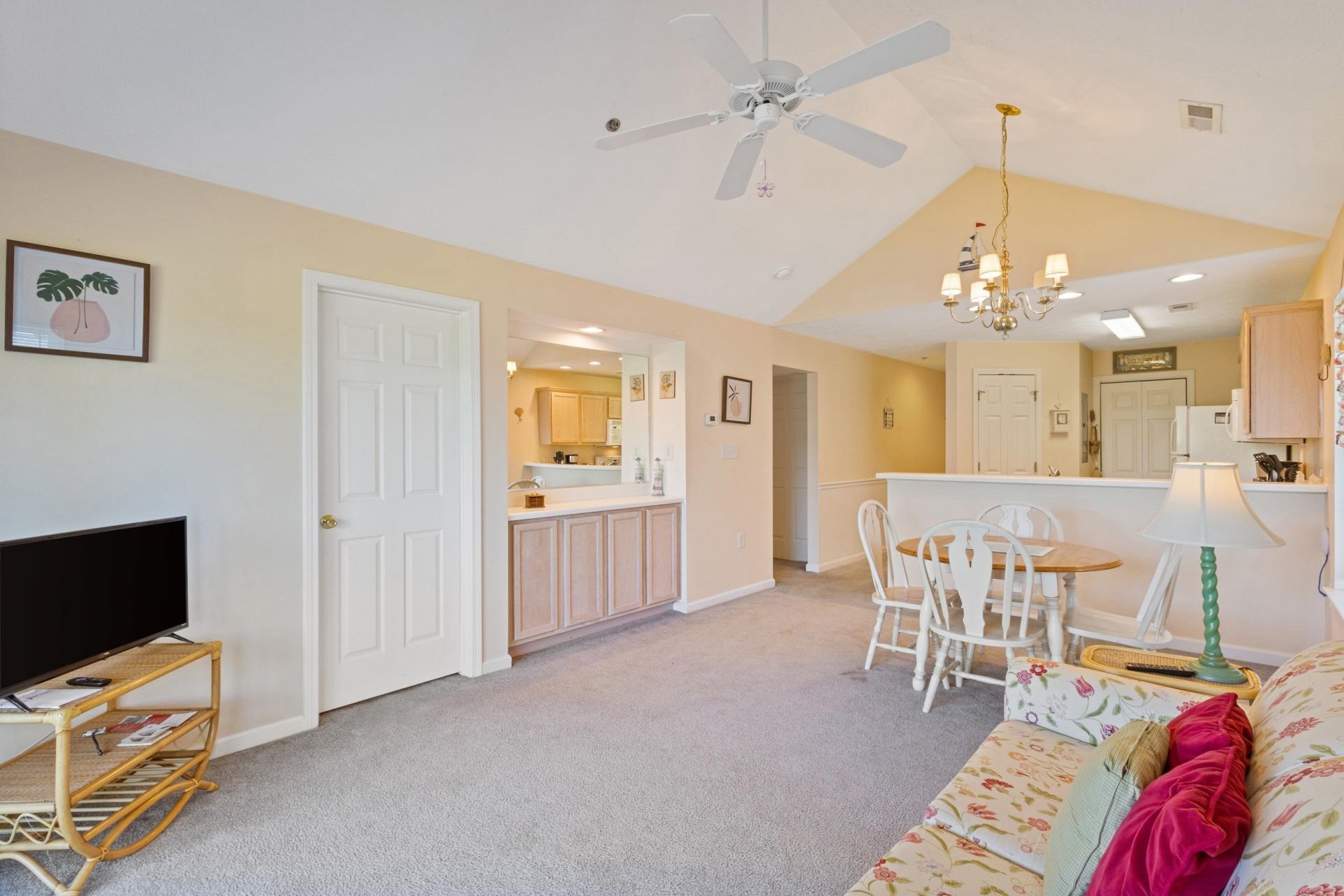 577 Blue River Ct.  Photo 5