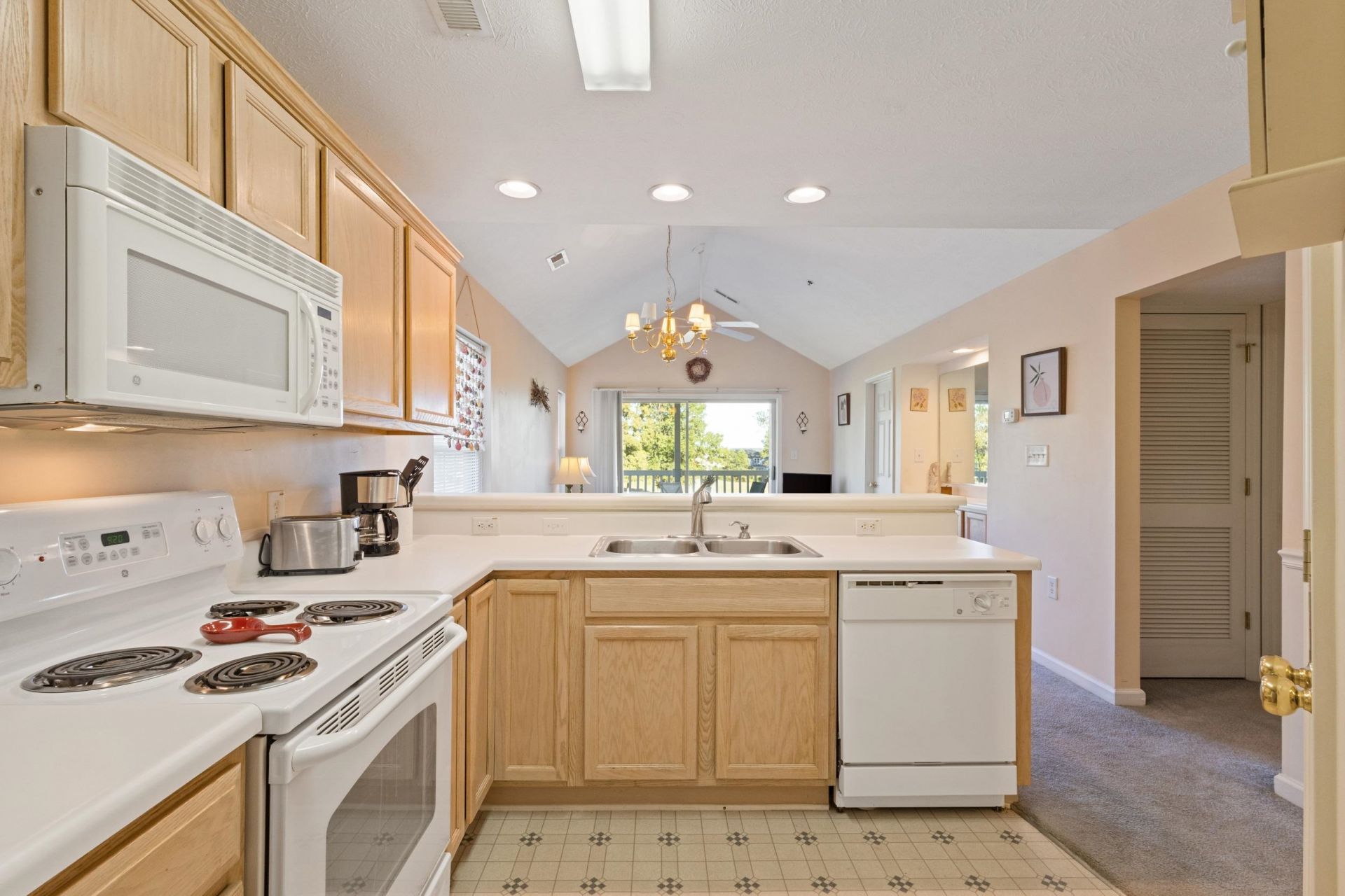 577 Blue River Ct.  Photo 8