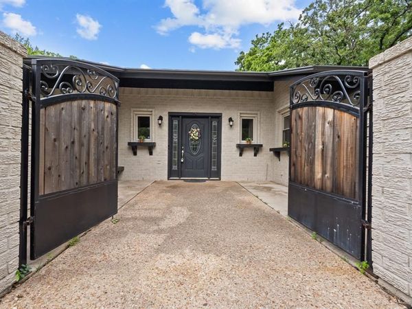 500 Queensway Road , Willow Park, TX 76087