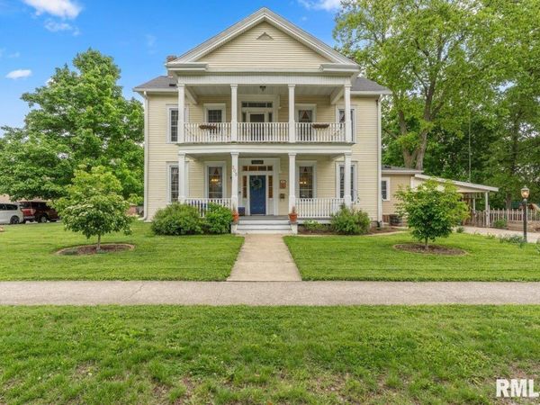 305 S EAST Street, Carlinville, IL 62626
