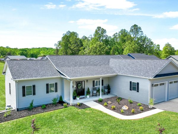 105 Belvior CIR , Moneta, VA 24121