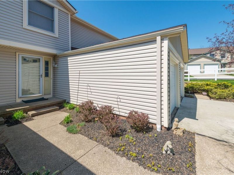 106 Maria Drive, Bedford, OH 44146 Photo 3