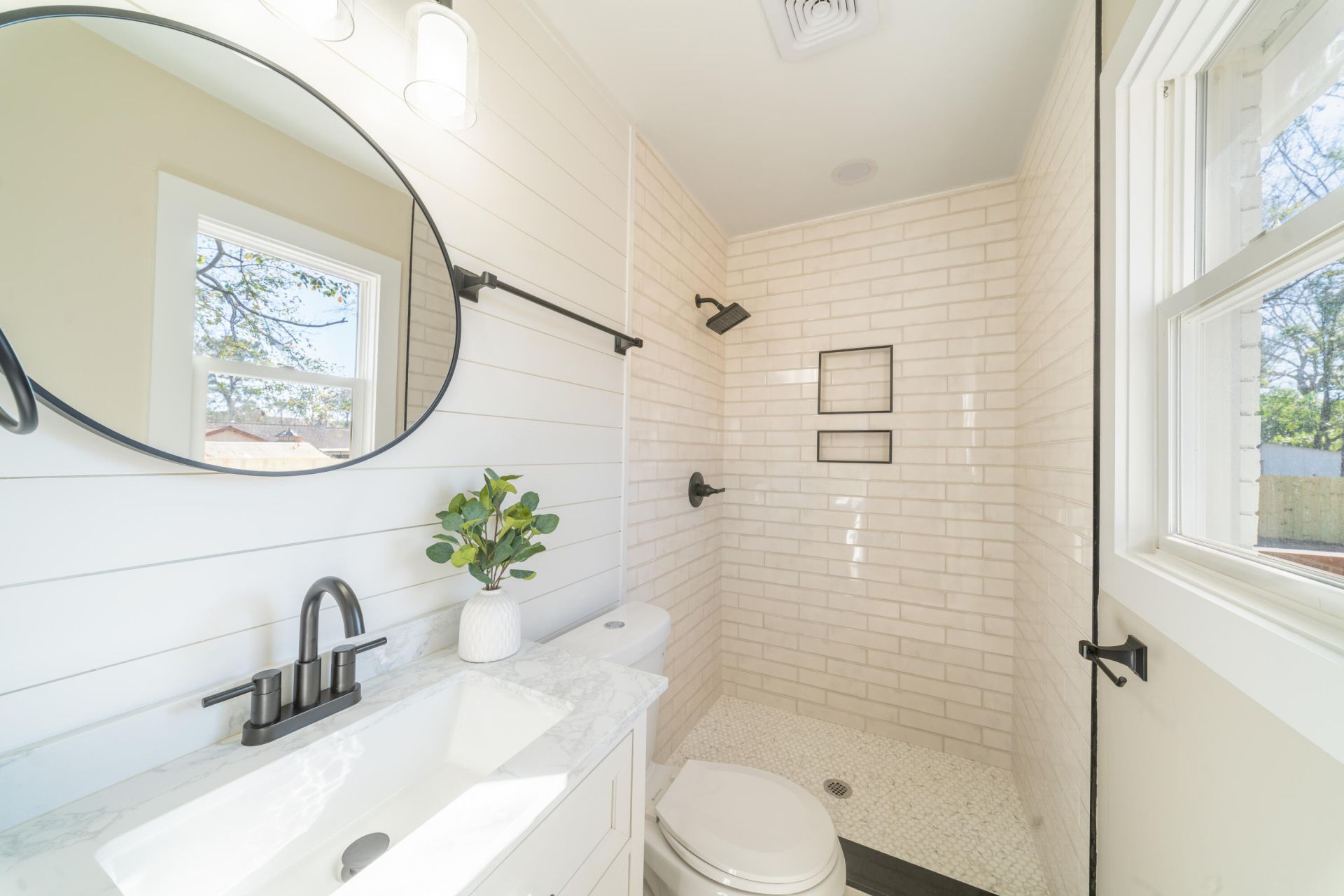 7643 Hillandale Road Photo 12