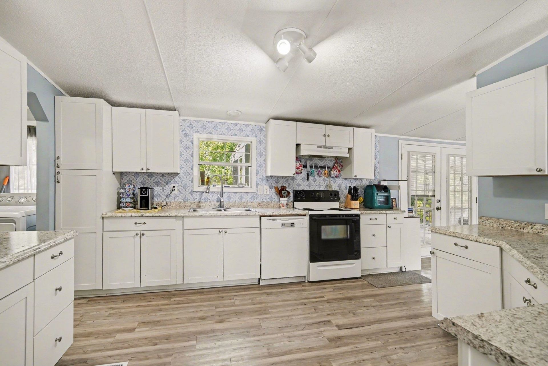 153 Rockdale St. Photo 7