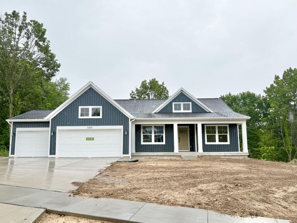 5888 Valley Point Drive SE, Caledonia, MI 49316