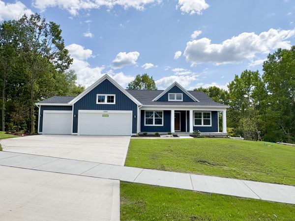 5888 Valley Point Drive SE, Caledonia, MI 49316