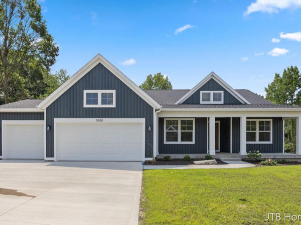 5888 Valley Point Drive SE, Caledonia, MI 49316