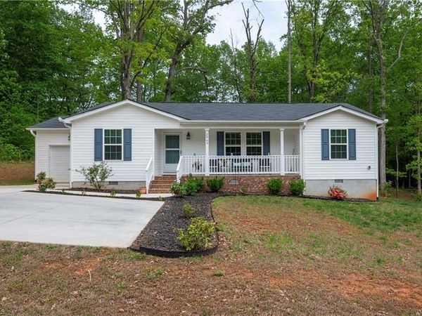 2943 Leslie Lane, Yadkinville, NC 27055