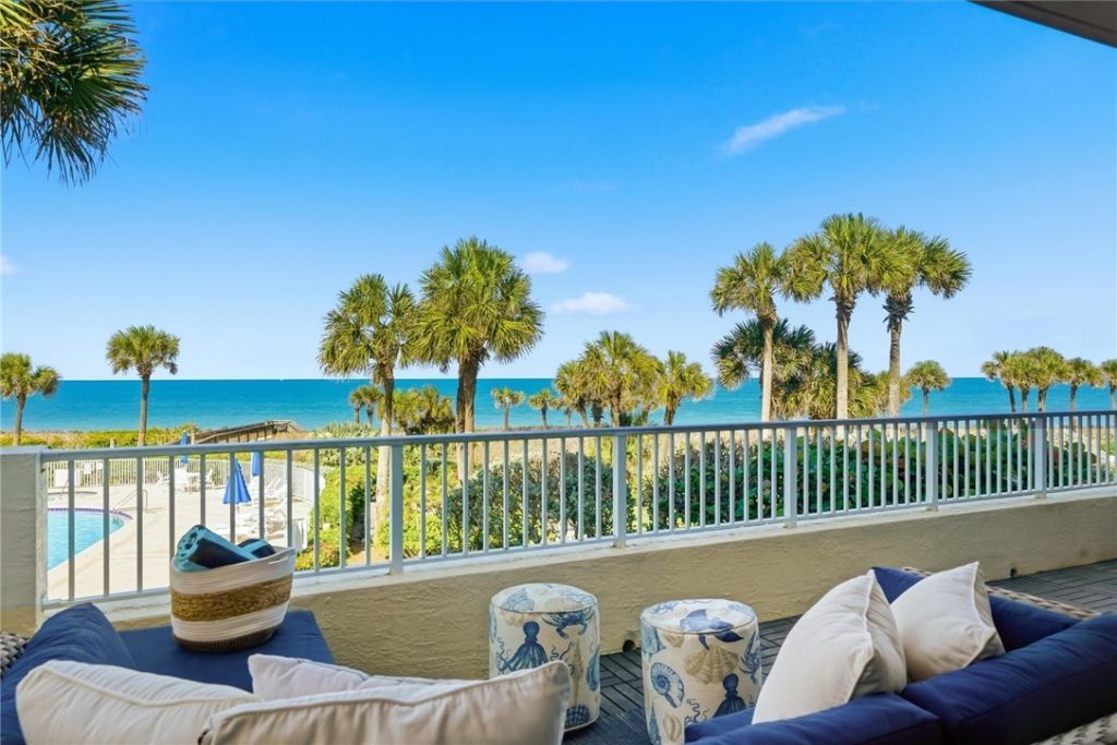 8866 S Sea Oaks Way, Unit 202, Vero Beach, FL 32963 Photo