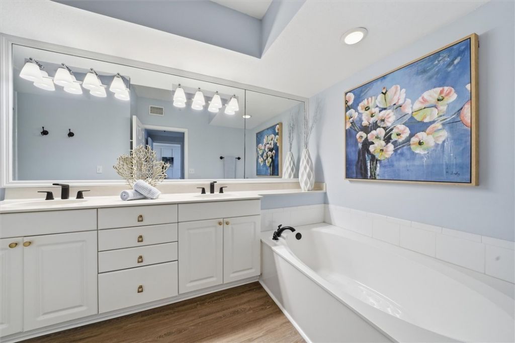 8866 S Sea Oaks Way, Unit 202, Vero Beach, FL 32963 Photo