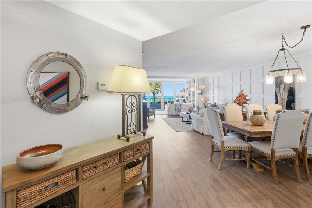 8866 S Sea Oaks Way, Unit 202, Vero Beach, FL 32963 Photo